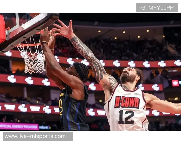 哈克斯表现出色14投7中贡献17分4篮板3助攻1盖帽助球队取得胜利 哈克斯表现出色14投7中贡献17分4篮板3助攻1盖帽助球队取得胜利