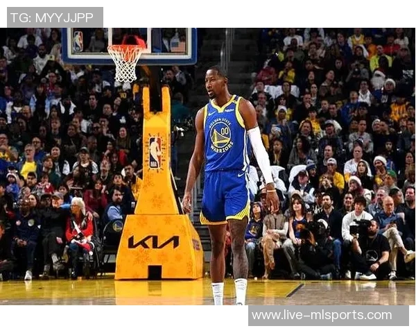 科尔赞霍福德防守智慧精准定位助球队稳固防线