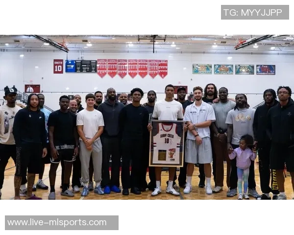 杜兰特强调球队五高阵容助力发挥身高体型优势提升竞争力 杜兰特强调球队五高阵容助力发挥身高体型优势提升竞争力