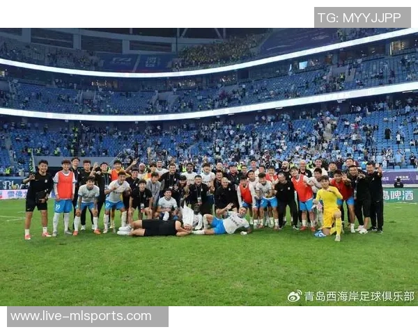 大连英博主场落后青岛西海岸阿齐兹精彩进球助队领先 大连英博主场落后青岛西海岸阿齐兹精彩进球助队领先