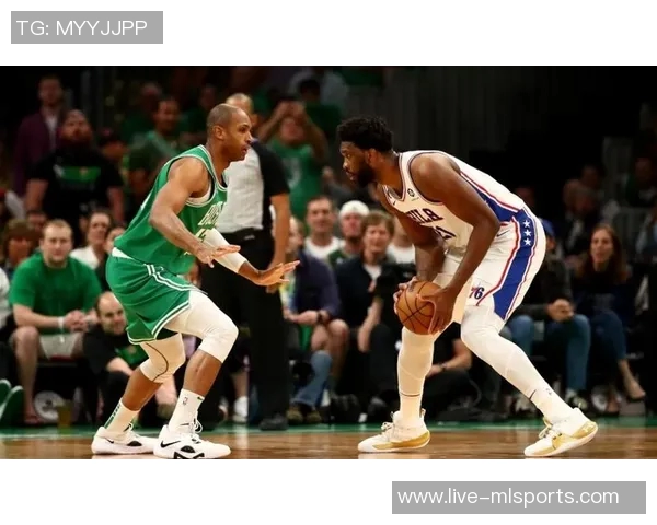 埃泽利回忆霍福德如何引导队友并转型为现代空间型内线