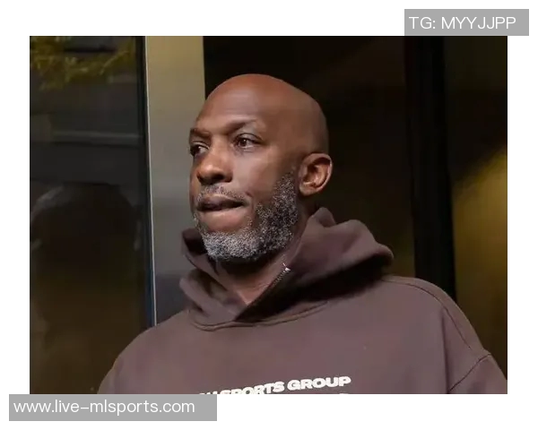 奥尼尔直言比卢普斯年薪900万却参与不当行为令人失望 奥尼尔直言比卢普斯年薪900万却参与不当行为令人失望