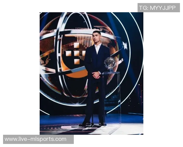 C罗荣获葡萄牙环球声望奖在社交媒体分享喜悦时刻 C罗荣获葡萄牙环球声望奖在社交媒体分享喜悦时刻