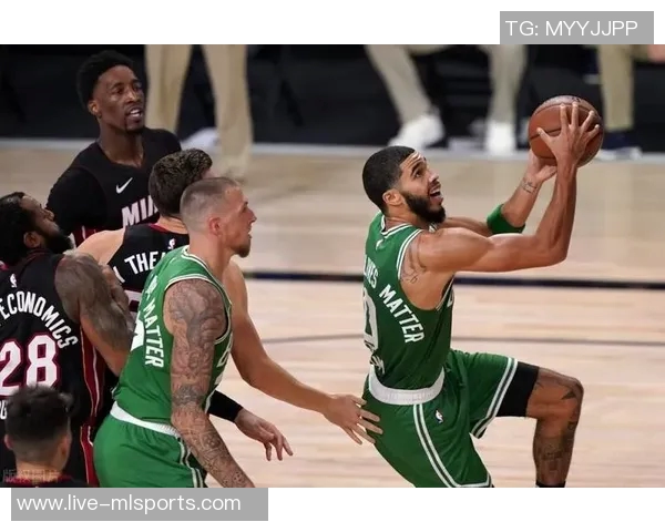 文班在下半场遭遇严防与犯规困扰仍拼出22分8板4助2帽展现实力