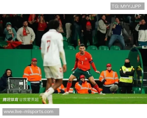 C罗进球因队友脚尖越位被判无效愤怒向裁判讨说法