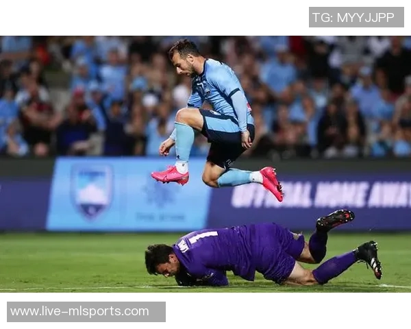 全北助教疑似做拉眼角动作引发争议裁判协会指控种族歧视